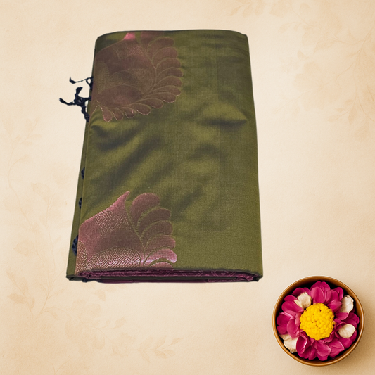 Olive Green Handloom Silk Saree with Maroon Floral Zari Weave – Elegant Ethnic Attire for Celebrations & Ceremonies